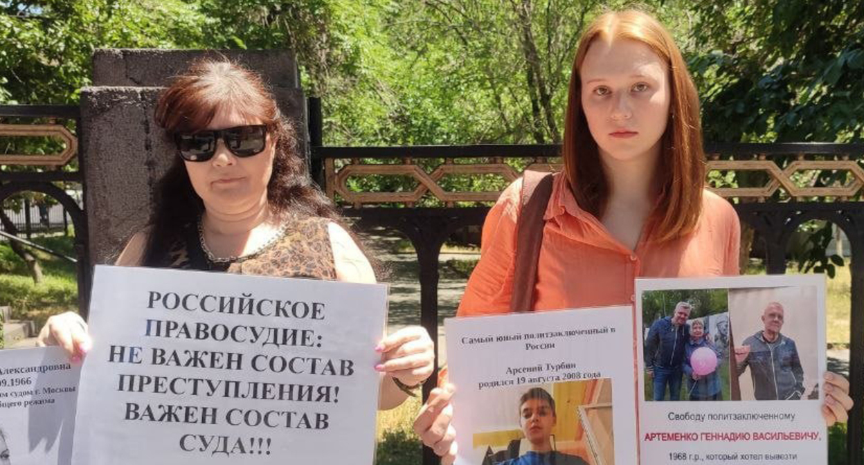 Активисты в Ереване на акции в поддержку политзаключенных. Скриншот публикации https://t.me/rusnews/87076 Активисты в Ереване на акции в поддержку политзаключенных. Скриншот публикации https://t.me/rusnews/87076